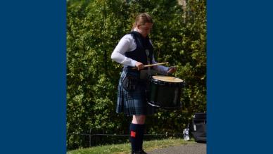 Leoni drumming