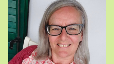 Lady with short hair and glasses