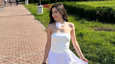 lady with straight long dark hair