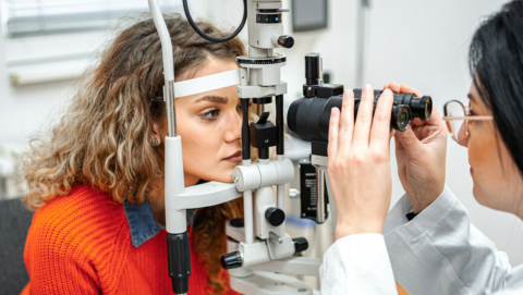 someone having an eye examination - eye problems can be an MS symptom