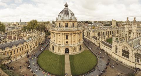 ariel photograph of runners running through Oxford University campus