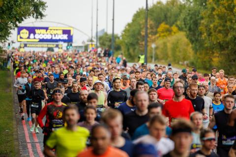 large crowd of runners running the Manchester Half Marathon
