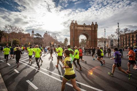 runners taking part in the Barcelona Half