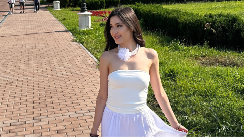 lady with straight long dark hair