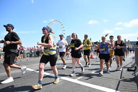 MS Trust runner in front of the London eye