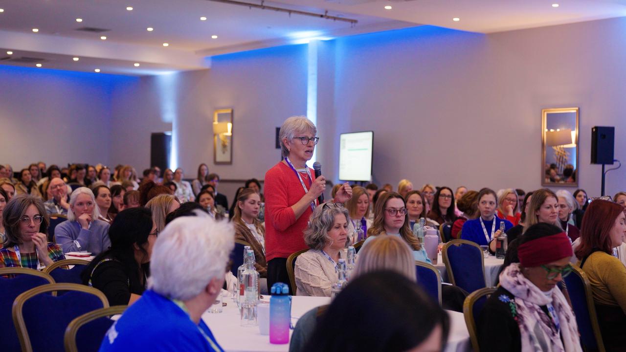 Wendy Hendrie in Crowd